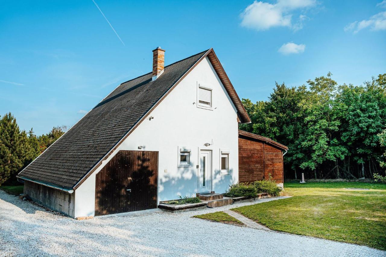 Villa Tatorjan Vendeghaz Balatonkenese Exterior foto