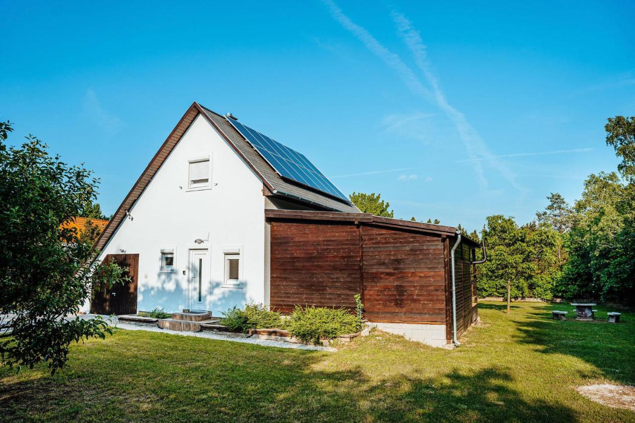 Villa Tatorjan Vendeghaz Balatonkenese Exterior foto